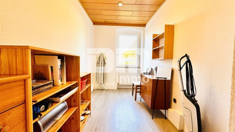 Modernisiertes Ein- bis Zweifamilienhaus mit Maisonettebereich in Traumlage - EG Kinderzimmer / Gäste / Büro